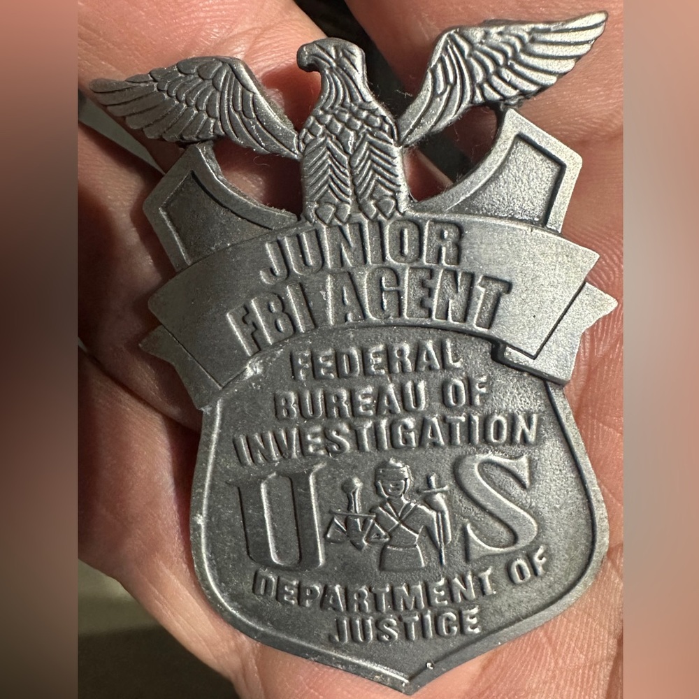 Novelty Badge (Junior FBI Agent Federal Bureau of Investigation USDOJ)